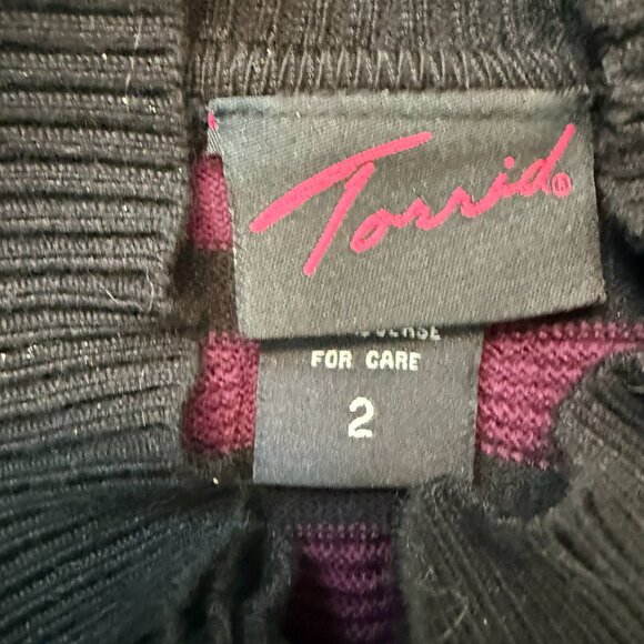 Torrid Sweater Black Purple Striped Pullover Mock Neck Cold Shoulder Ruche Sz 2 - Picture 4 of 5